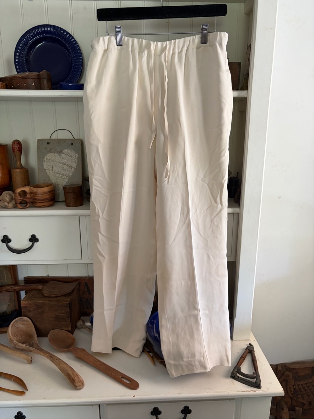 Mel & Lisa Women’s Cream Drawstring Relaxed Pants